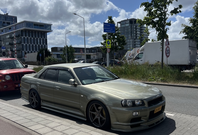 Nissan Skyline R34 Sedan