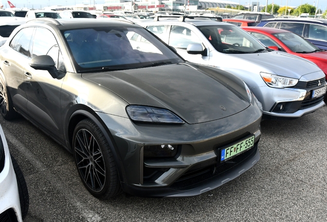 Porsche Macan EV Turbo