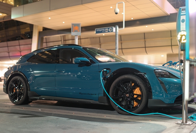 Porsche Taycan Turbo S Cross Turismo