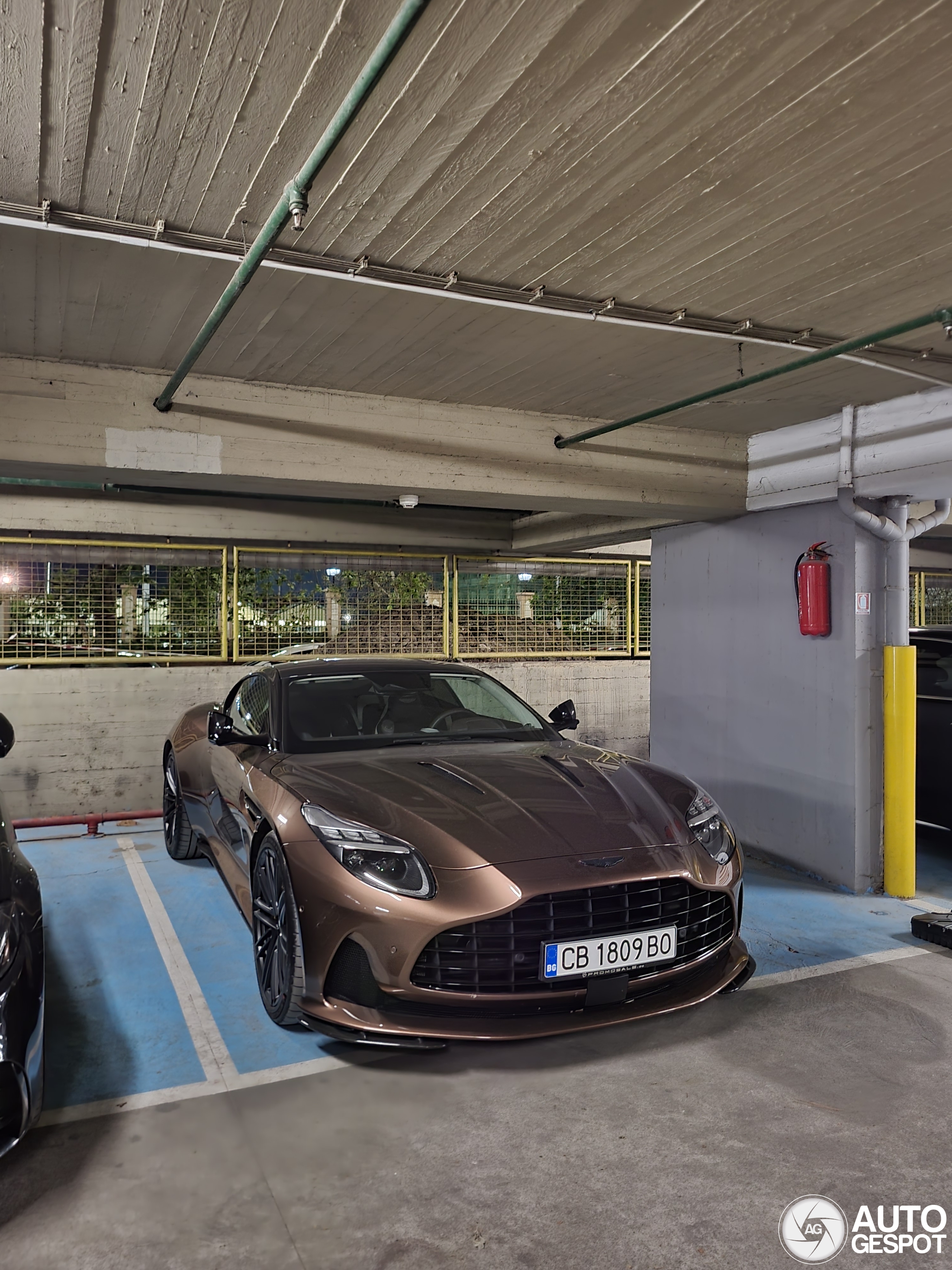 Aston Martin DB12