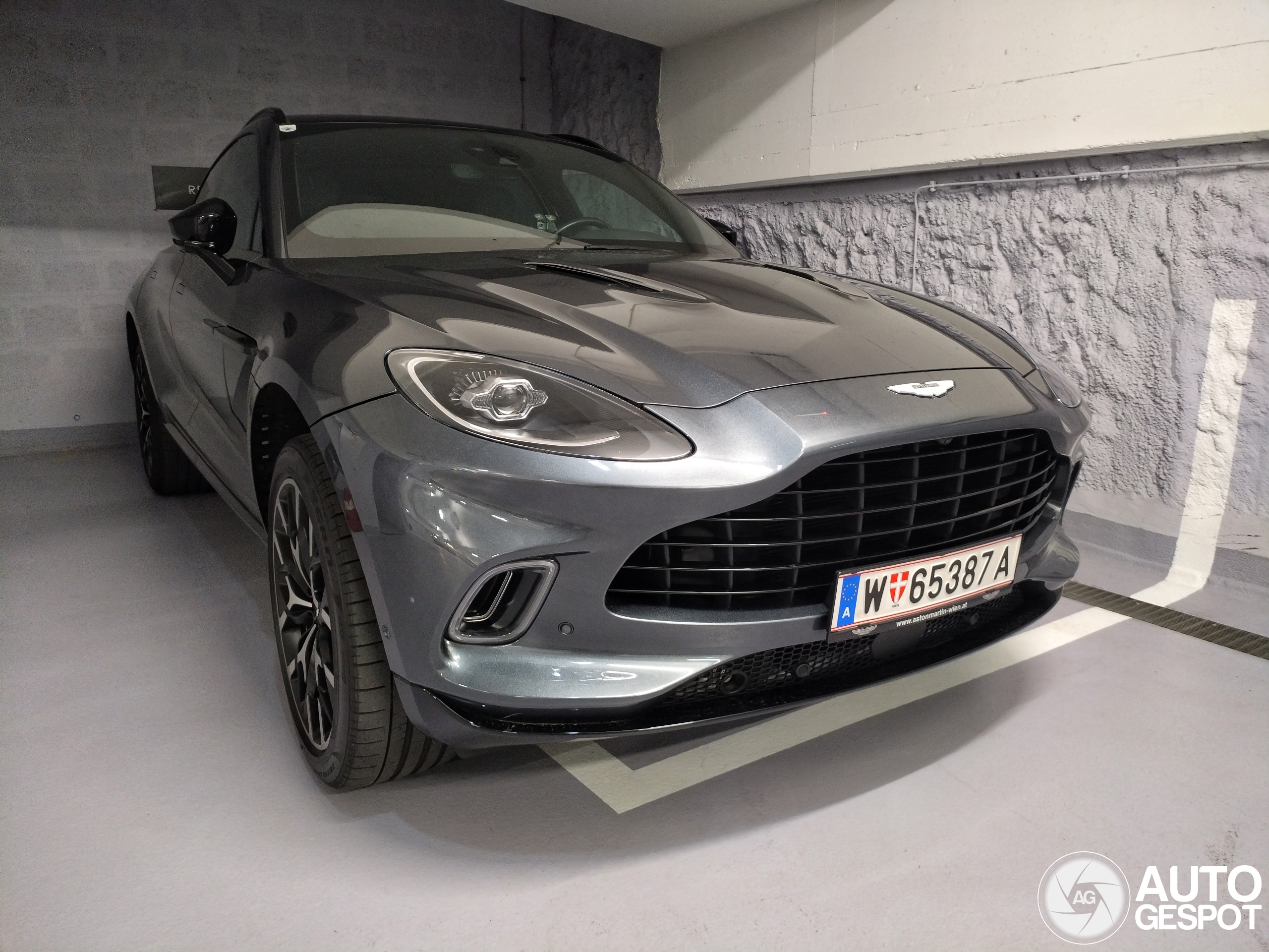 Aston Martin DBX