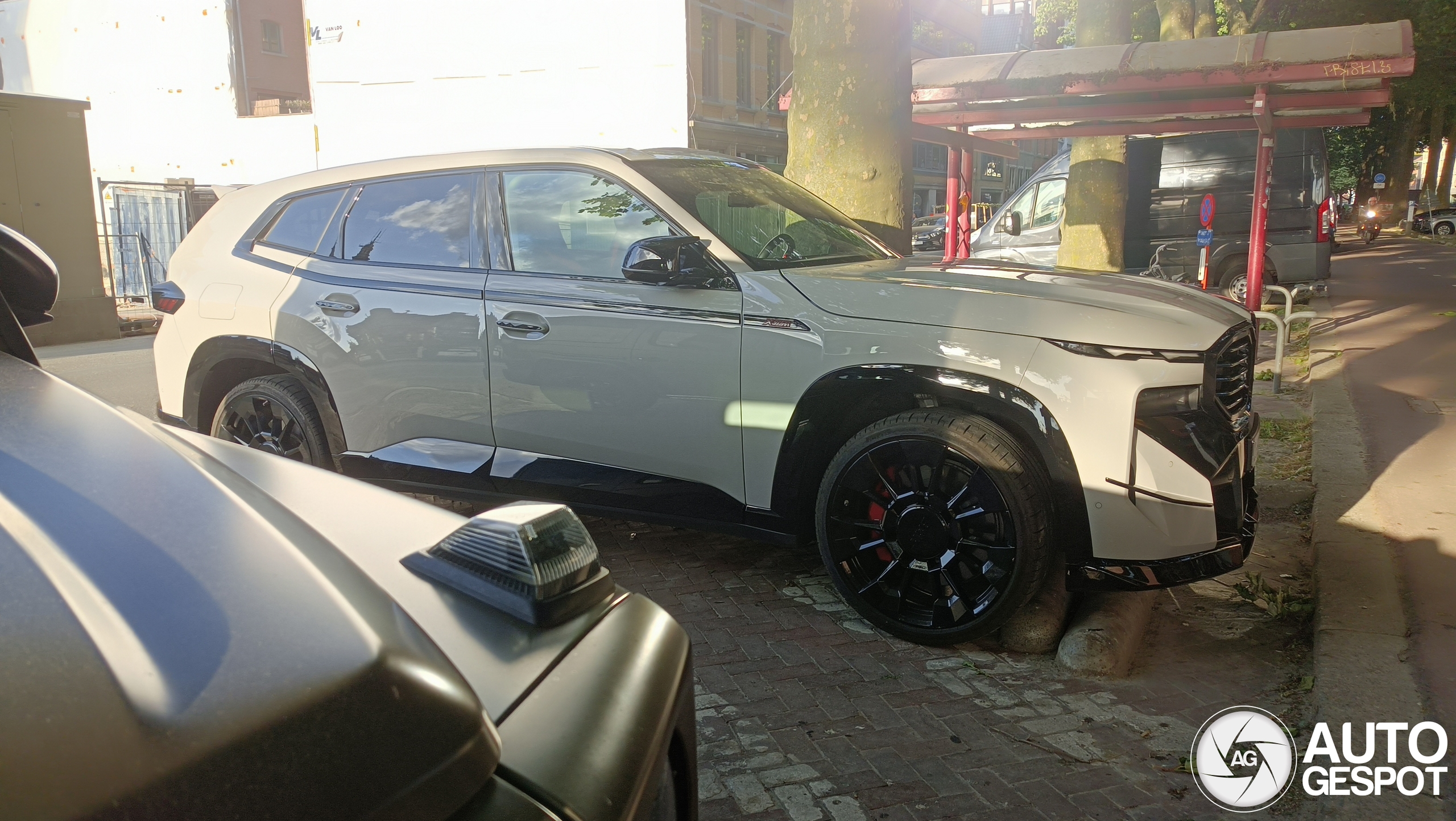 BMW XM G09 Label Red