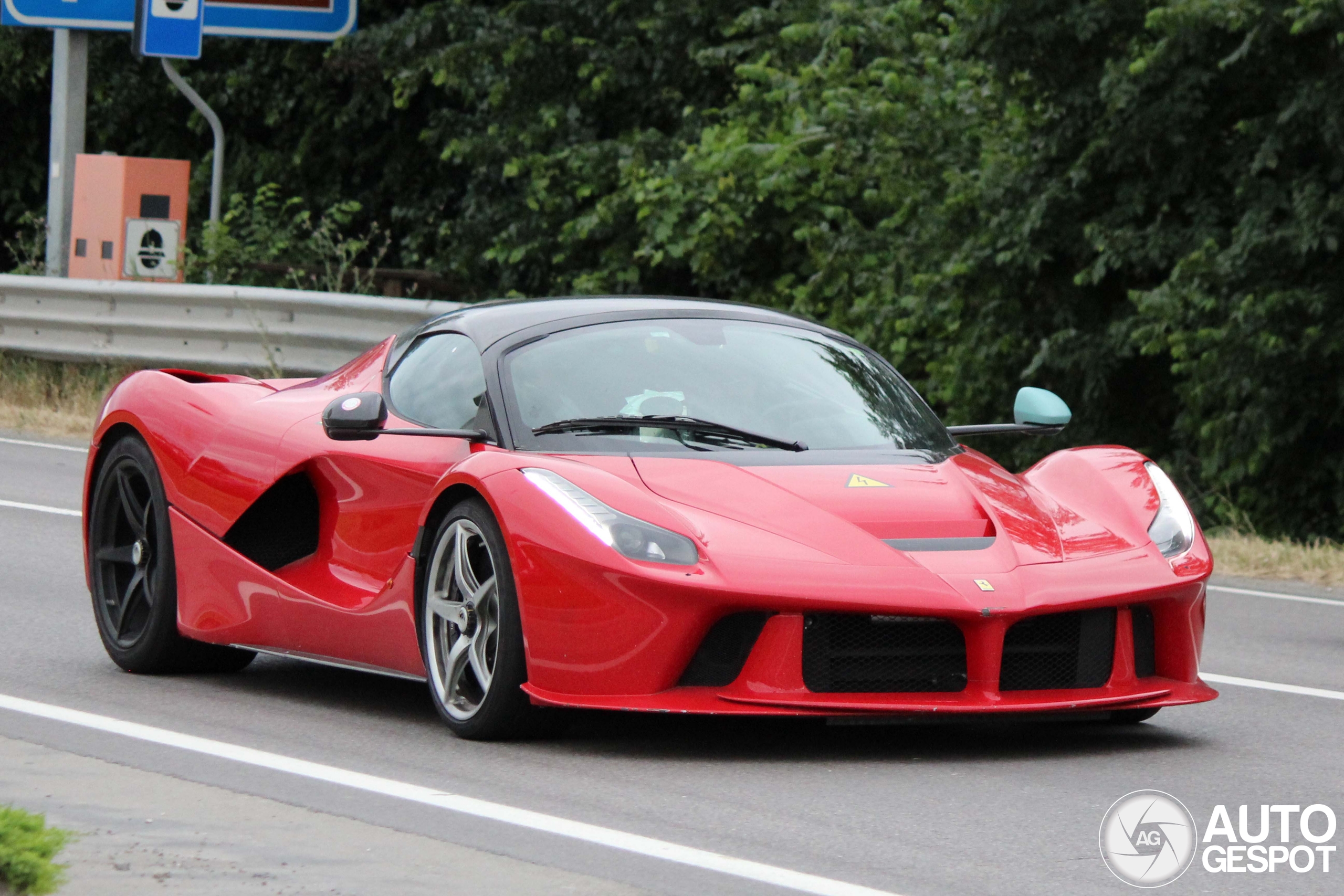 Ferrari LaFerrari Aperta