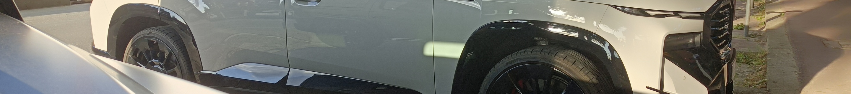 BMW XM G09 Label Red