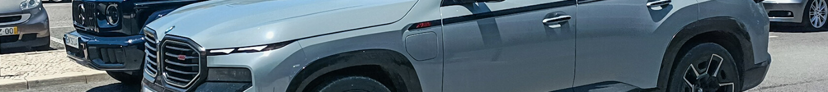 BMW XM G09 Label Red