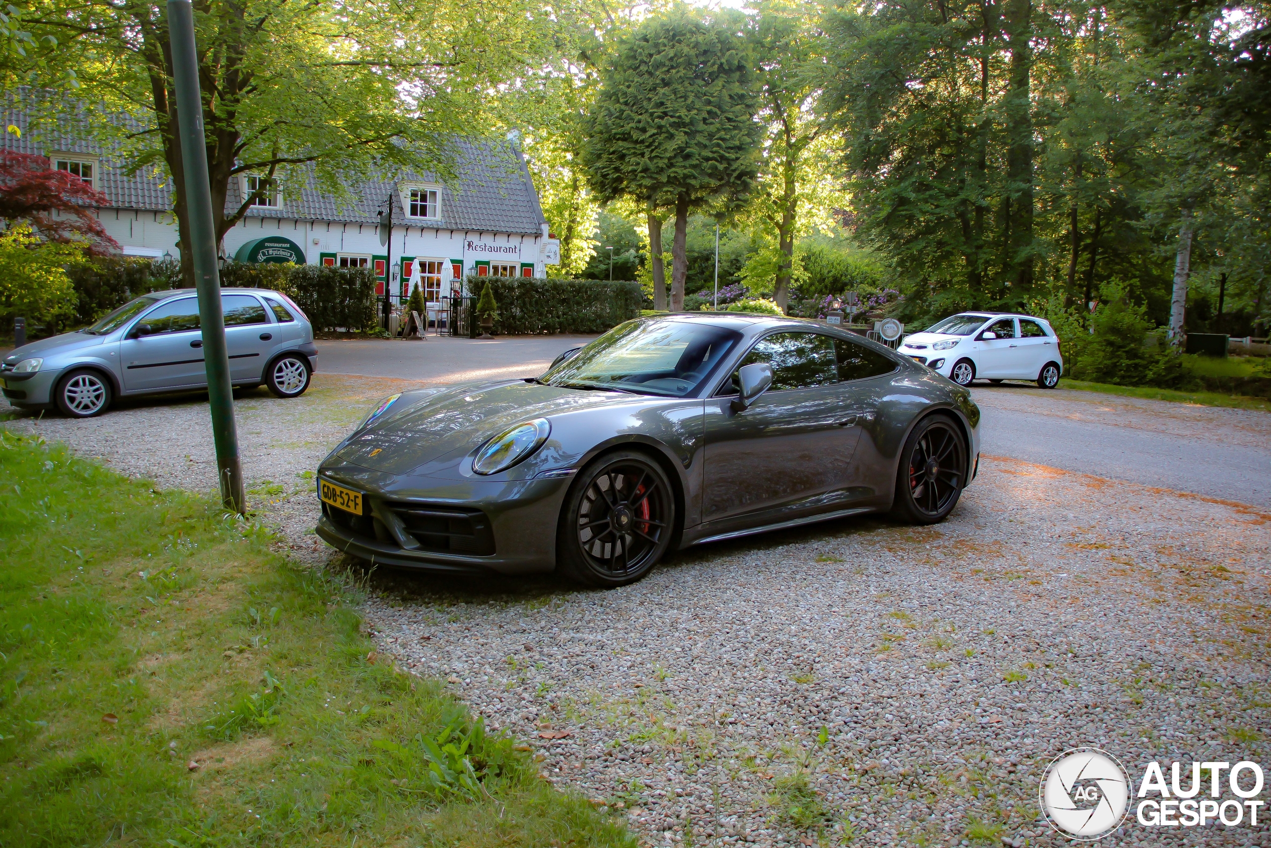 Porsche 992 Carrera 4 GTS
