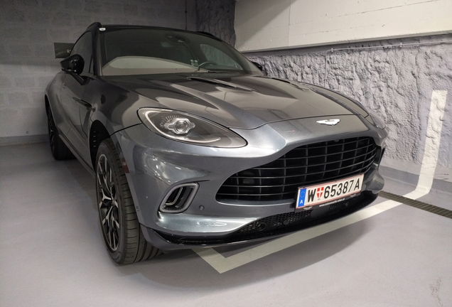 Aston Martin DBX