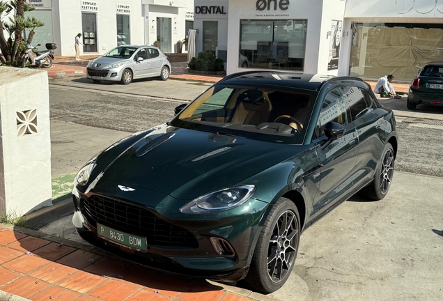 Aston Martin DBX