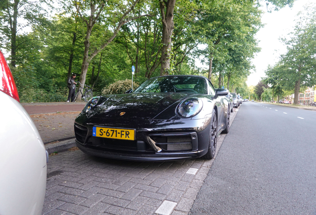 Porsche 992 Carrera 4 GTS Cabriolet