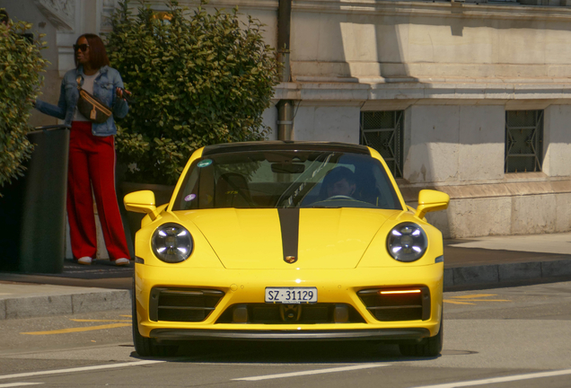 Porsche 992 Carrera 4 GTS