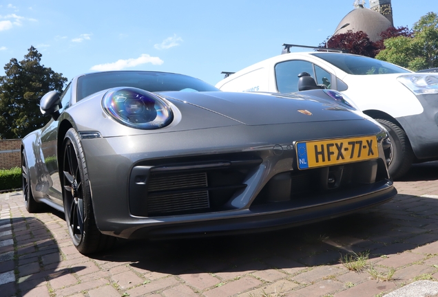 Porsche 992 Carrera 4 GTS