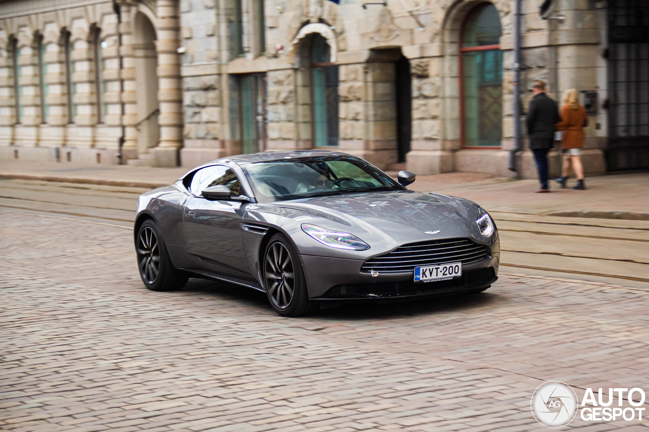 Aston Martin DB11 V8