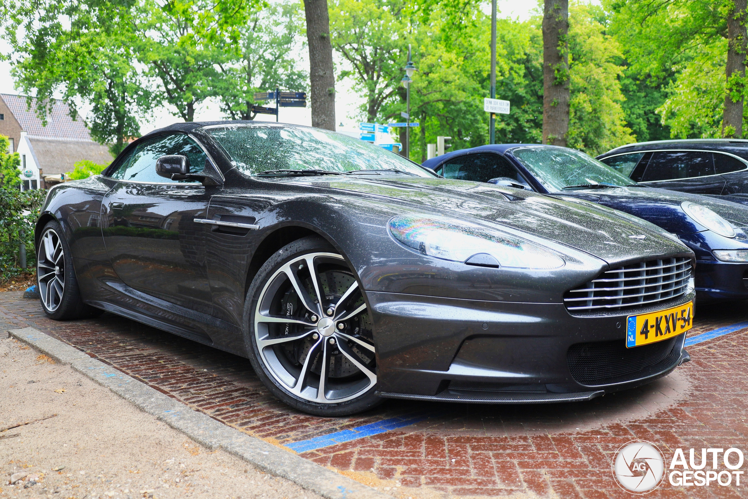 Aston Martin DBS Volante