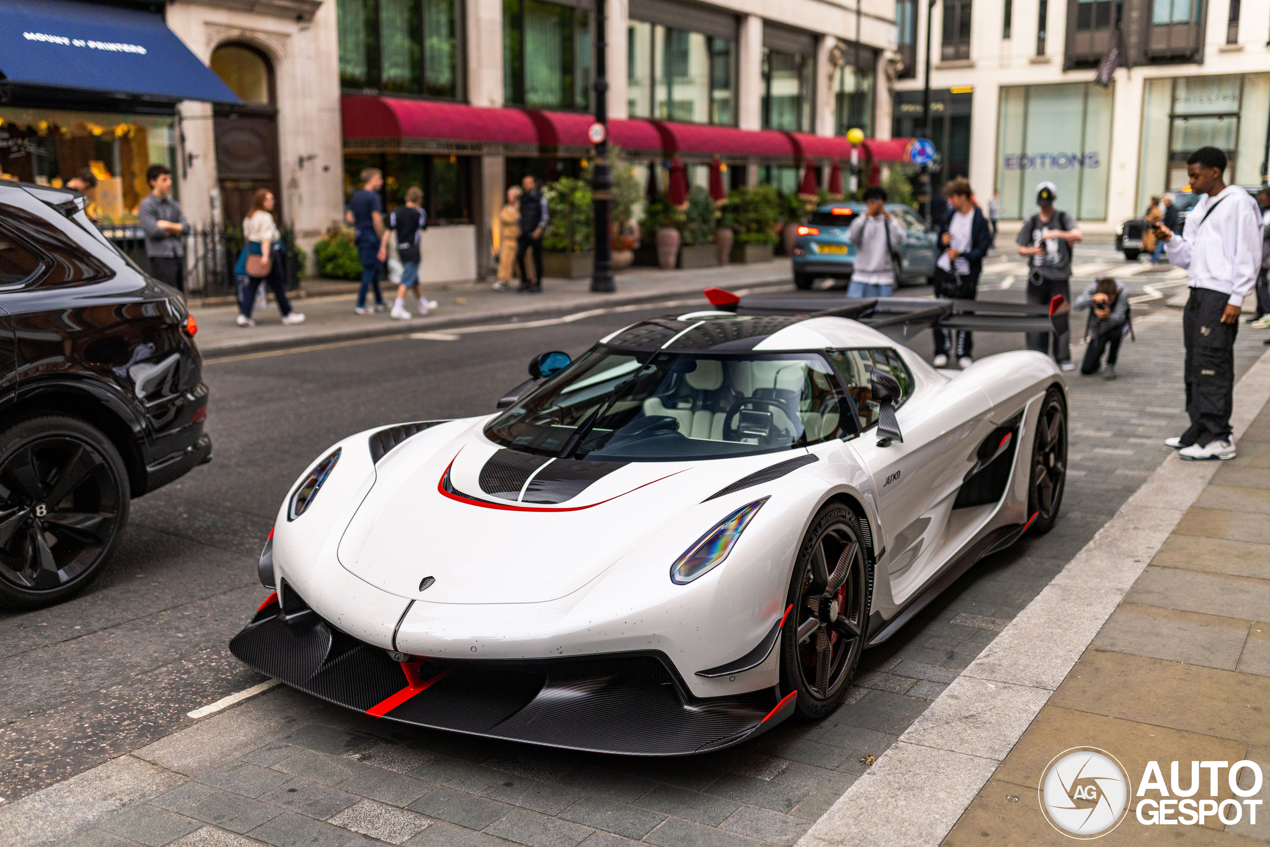 Jesko obračun u Londonu: Dvostruka doza veličine hiperautomobila