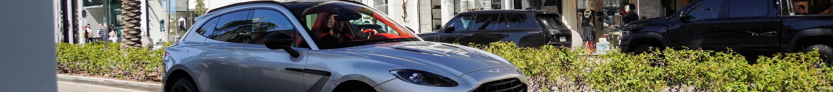 Aston Martin DBX707