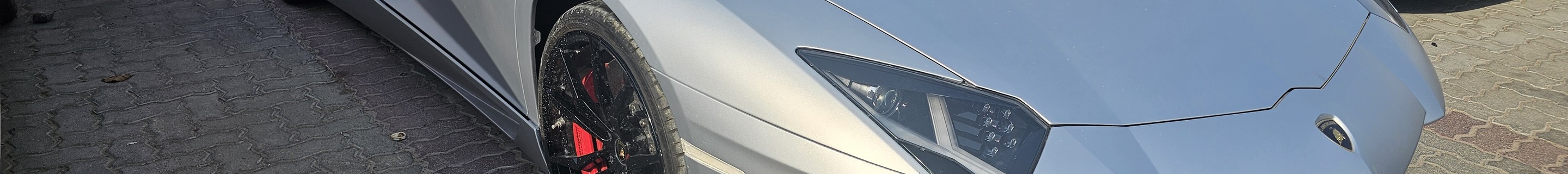 Lamborghini Aventador LP700-4 Pirelli Edition