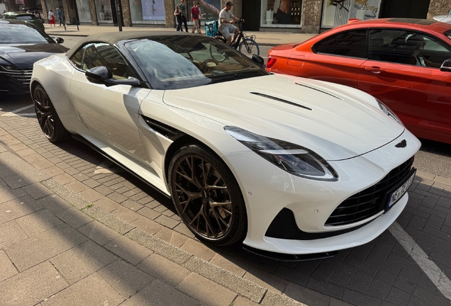 Aston Martin DB12 Volante