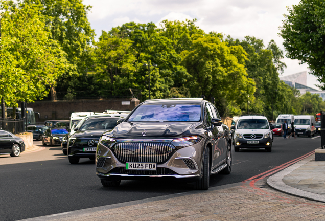 Mercedes-Maybach EQS 680 SUV