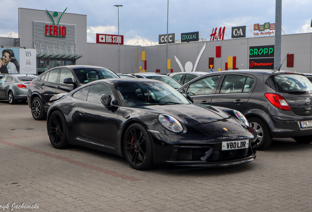 Porsche 992 Carrera 4 GTS
