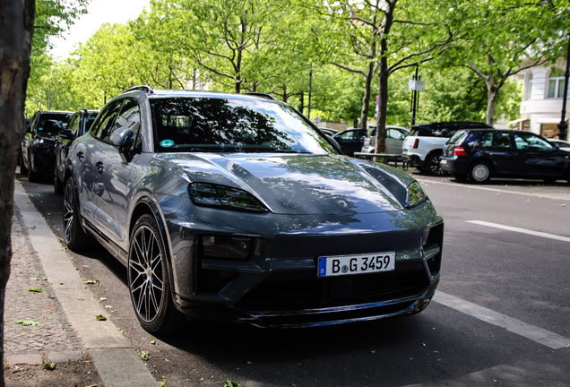 Porsche Macan EV Turbo