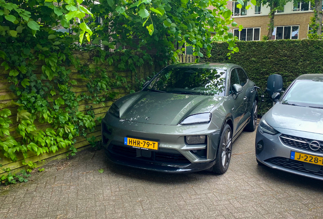 Porsche Macan EV Turbo