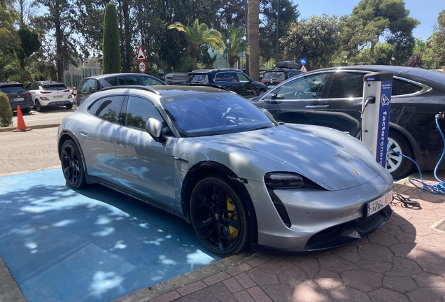 Porsche Taycan Turbo S Cross Turismo