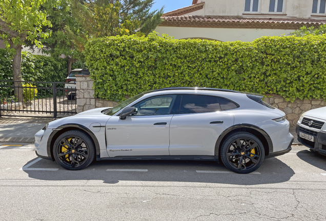 Porsche Taycan Turbo S Cross Turismo