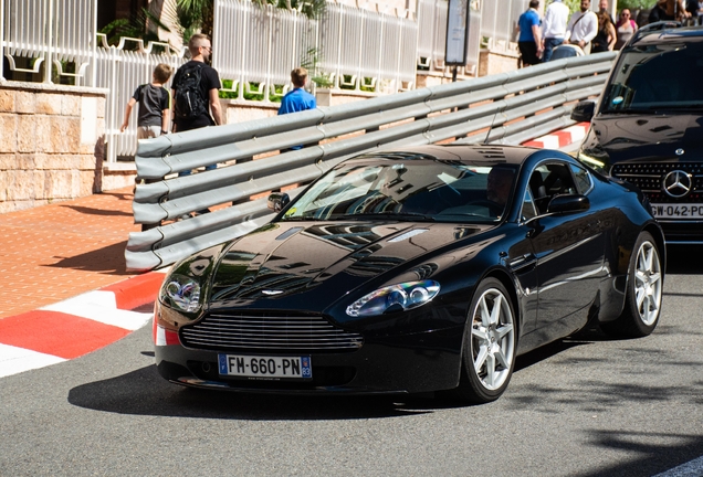 Aston Martin V8 Vantage 2012
