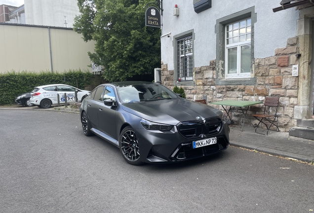 BMW M5 G90