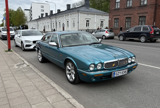 Jaguar XJR