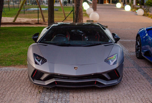 Lamborghini Aventador S LP740-4 Roadster