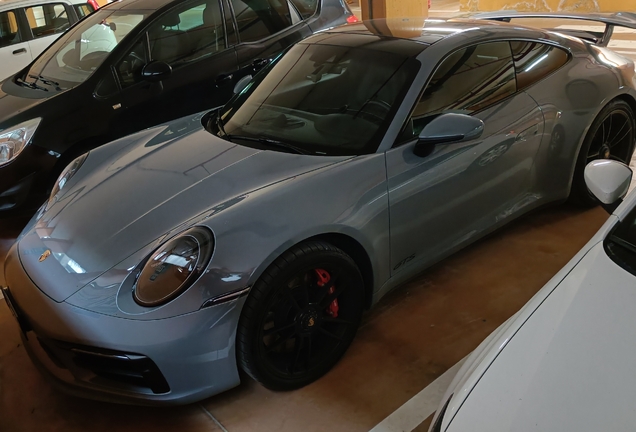 Porsche 992 Carrera 4 GTS