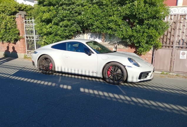 Porsche 992 Carrera GTS