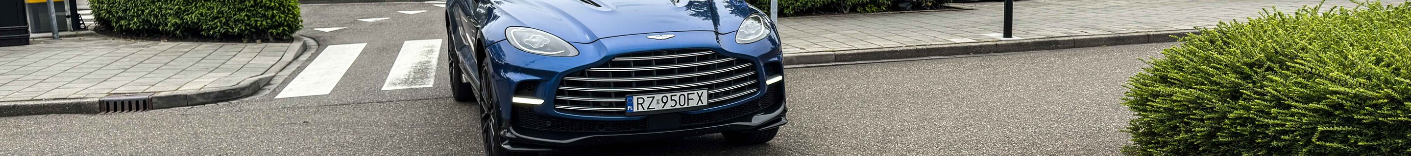 Aston Martin DBX707