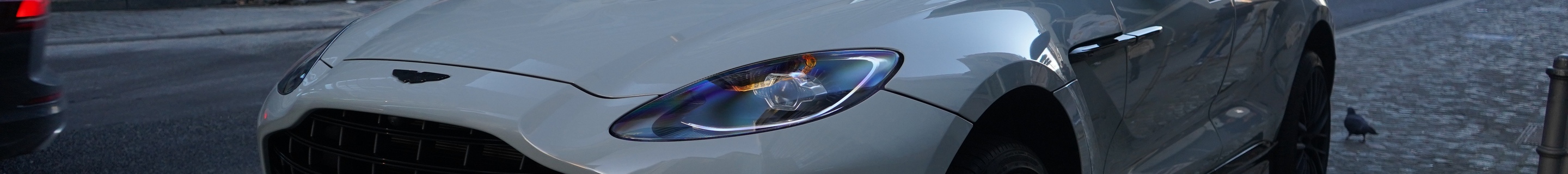 Aston Martin DBX707