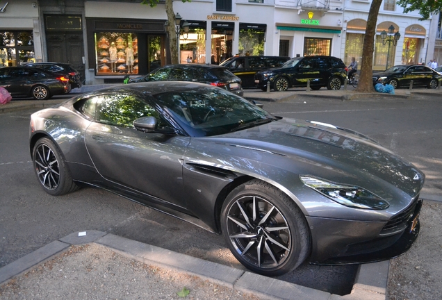 Aston Martin DB11