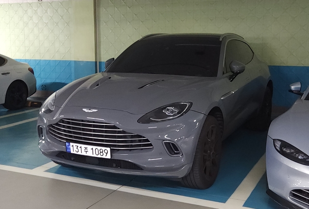 Aston Martin DBX