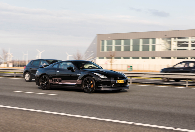 Nissan GT-R