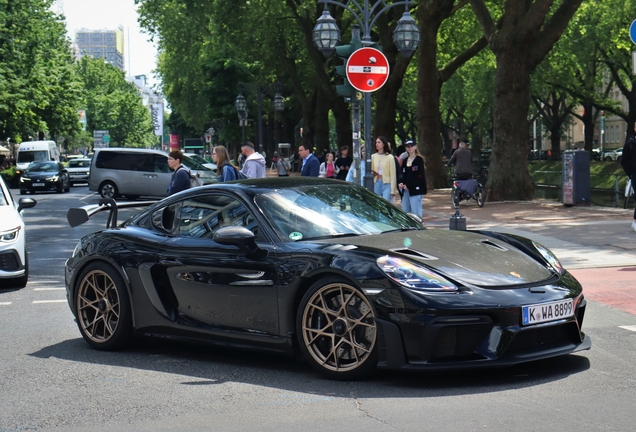 Porsche 718 Cayman GT4 RS Weissach Package