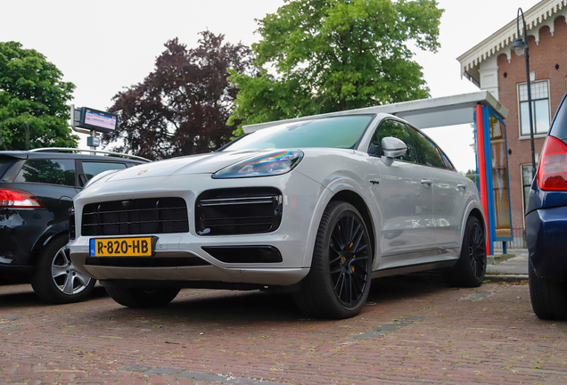 Porsche Cayenne Coupé Turbo S E-Hybrid
