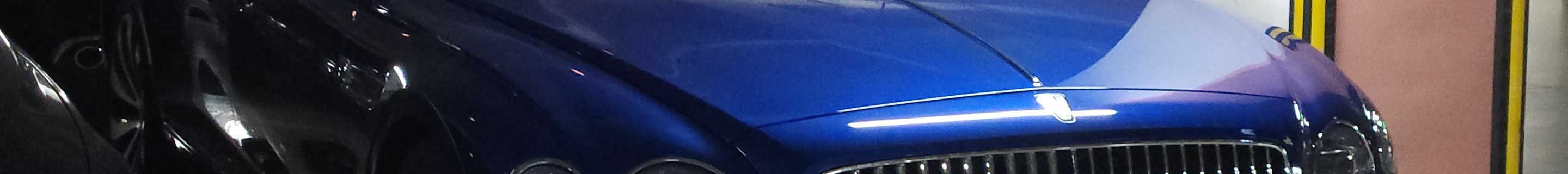 Bentley Flying Spur V8 Azure