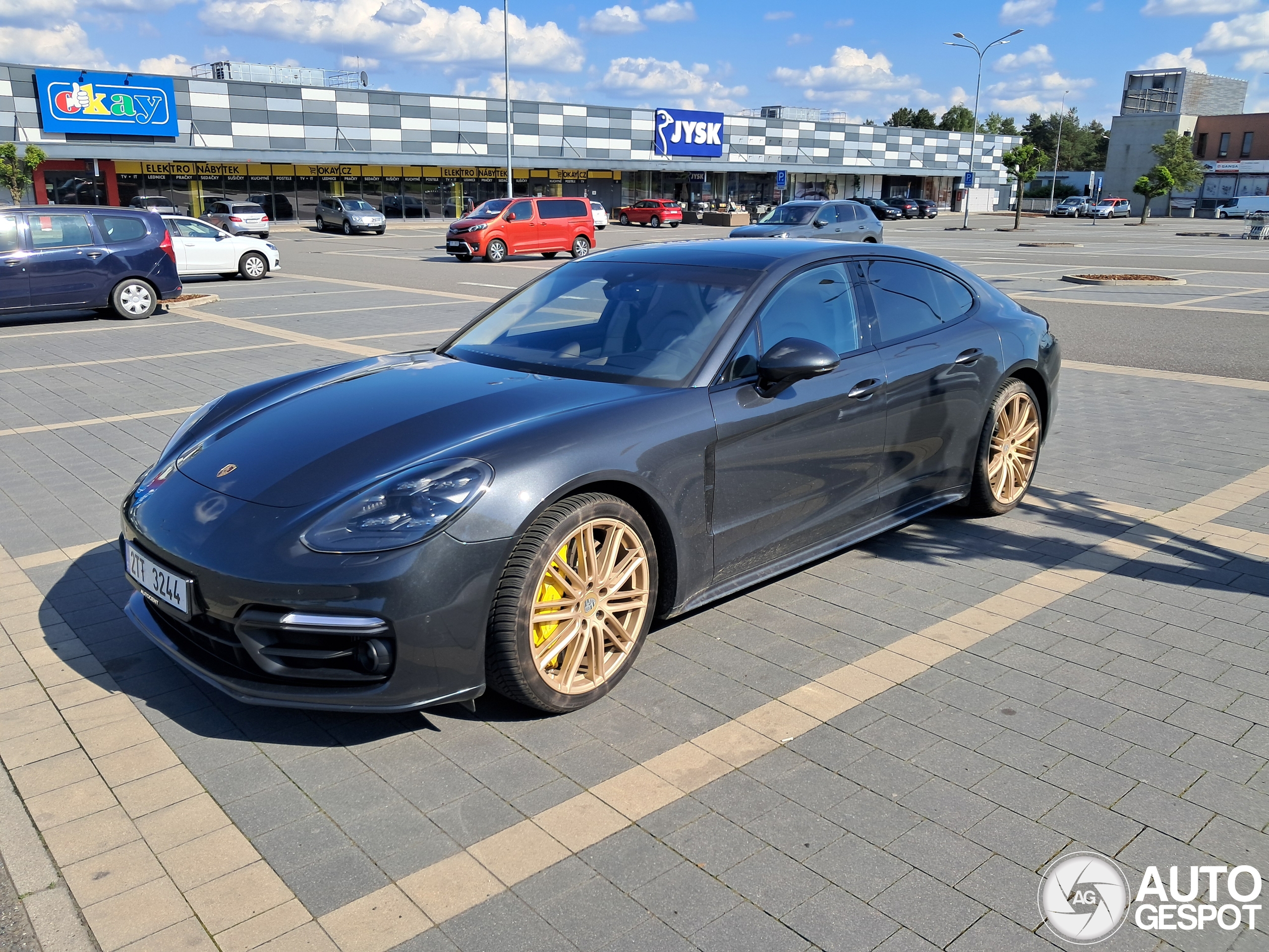 Porsche 971 Panamera Turbo