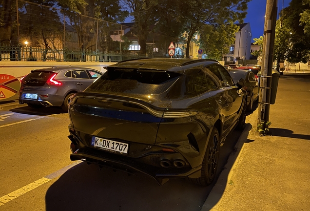 Aston Martin DBX707
