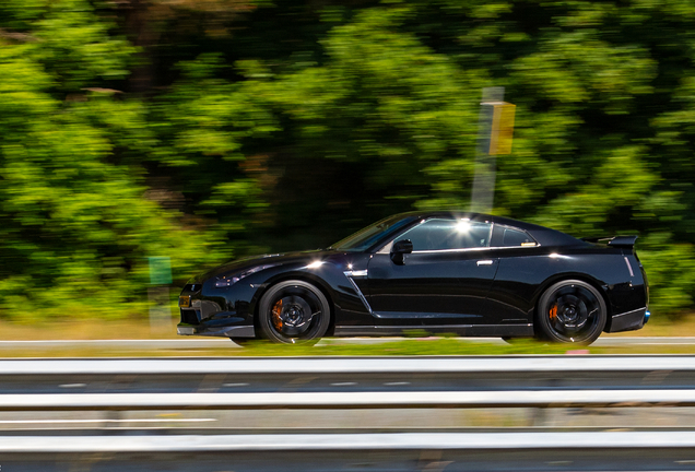 Nissan GT-R