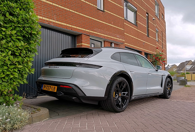 Porsche Taycan Turbo S Cross Turismo