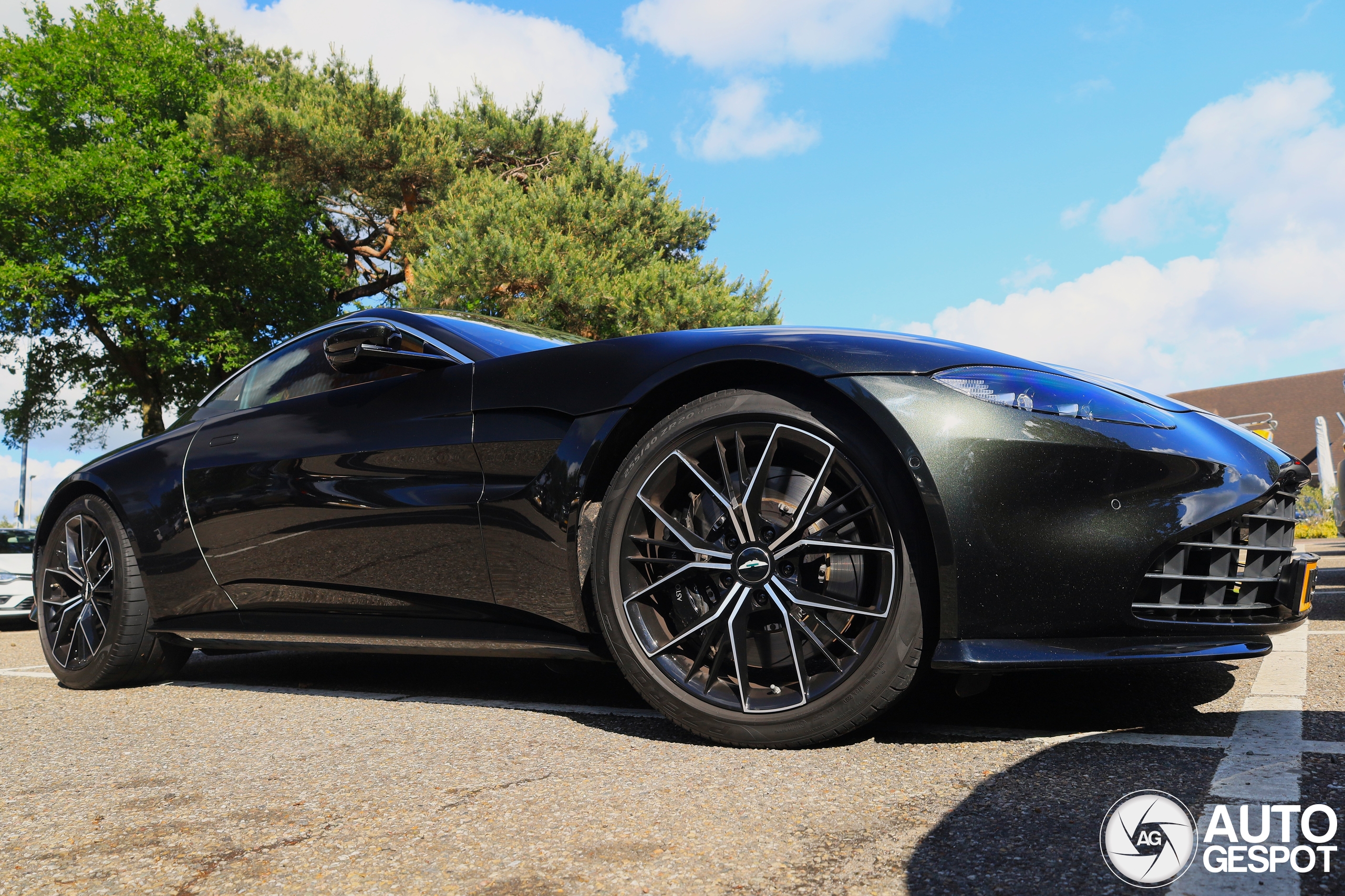 Aston Martin V8 Vantage 2018