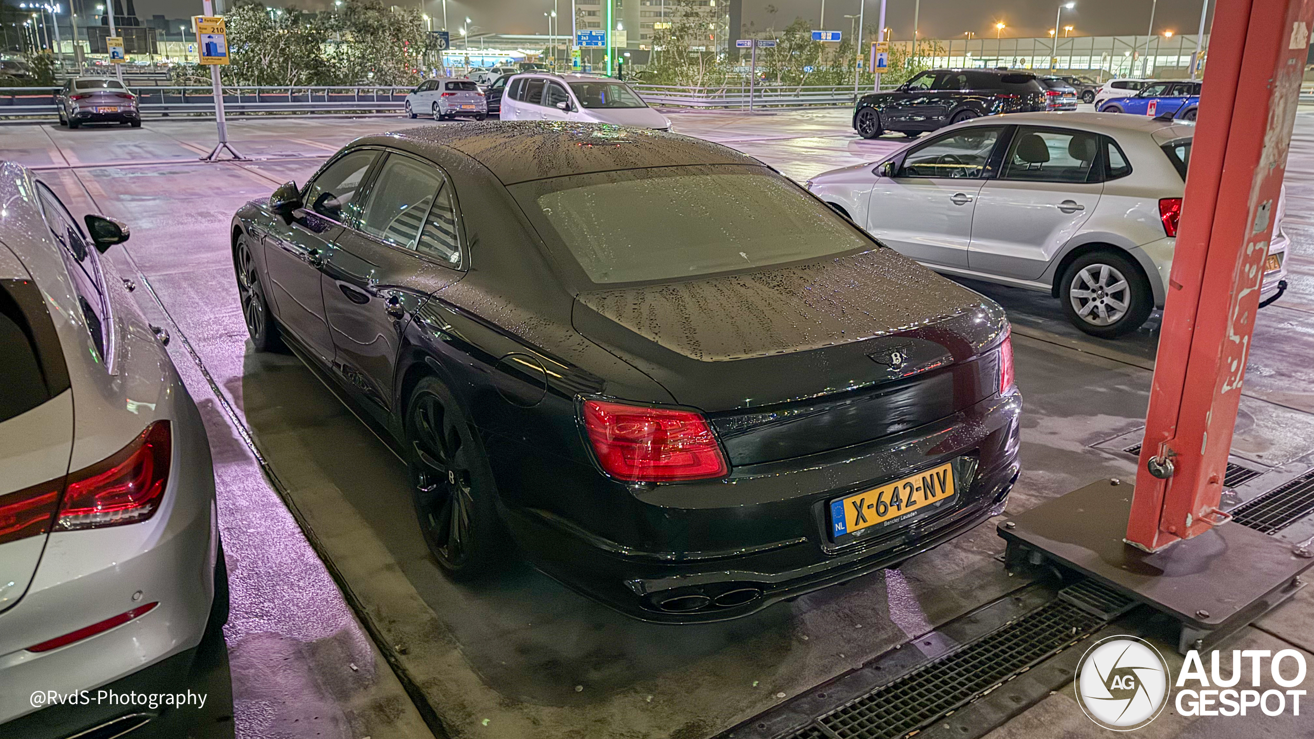 Bentley Flying Spur Hybrid Azure