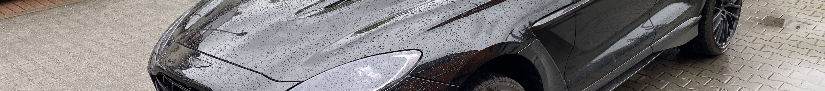 Aston Martin DBX707