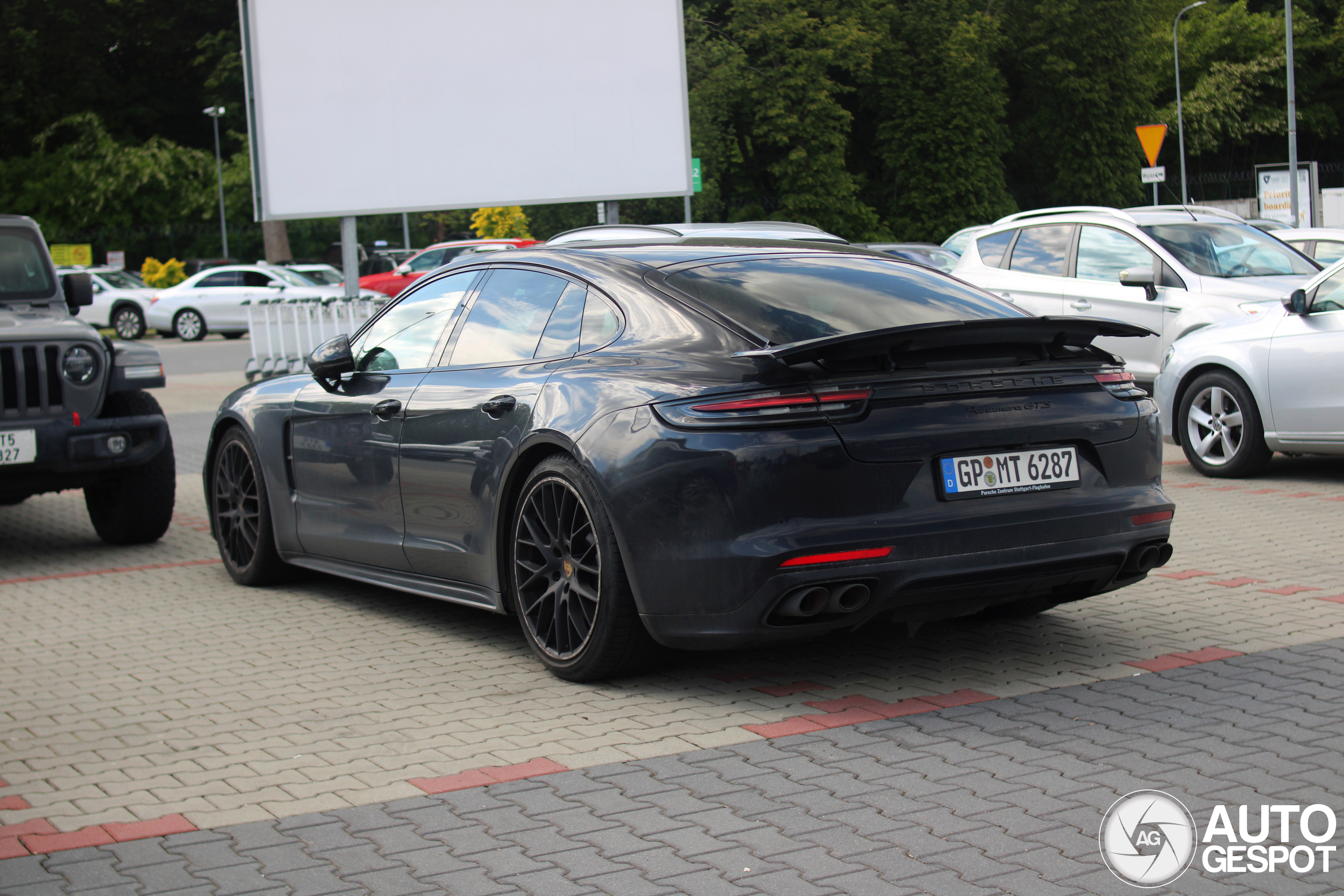 Porsche 971 Panamera GTS MkI