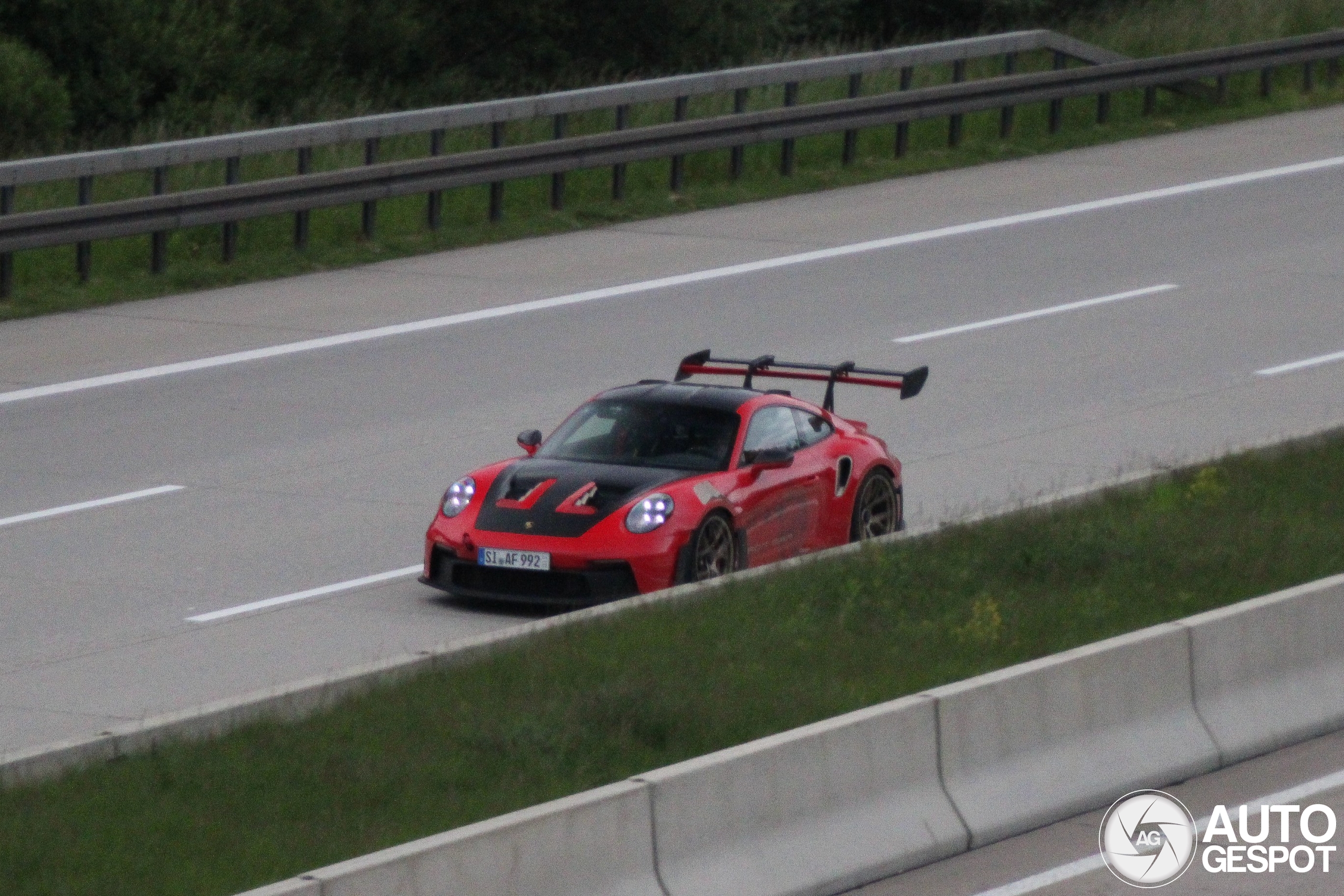 Porsche 992 GT3 RS Weissach Package